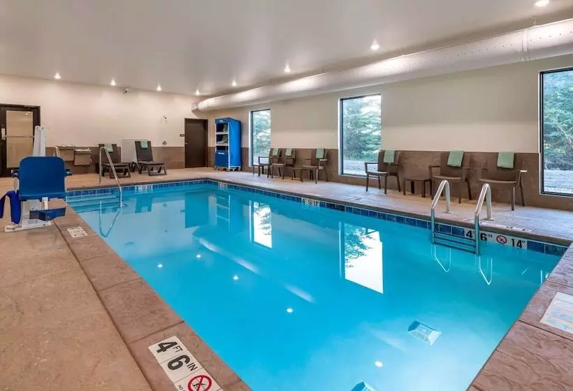 Hotelli Comfort Inn & Suites