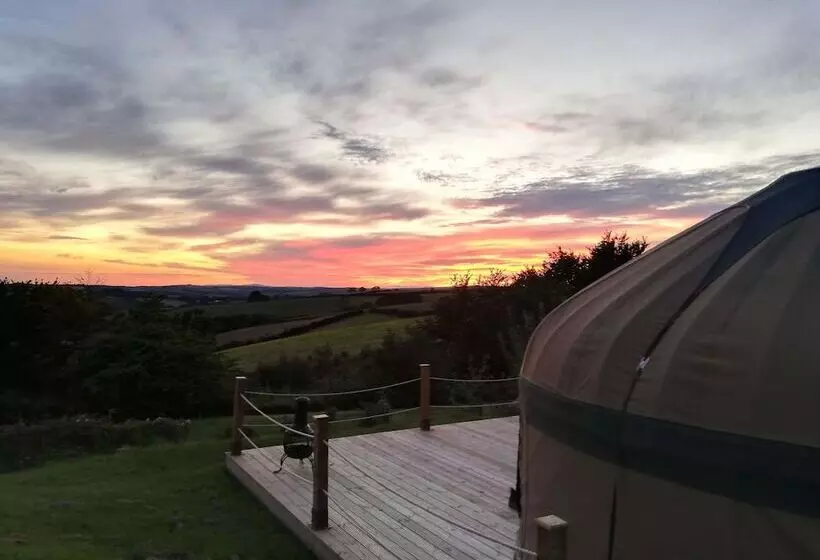 هتل Looe Yurts