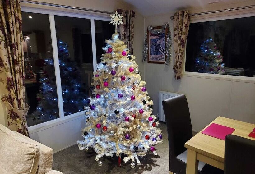 Hotel Superb Detached Lodge Located On Skipsea Sands