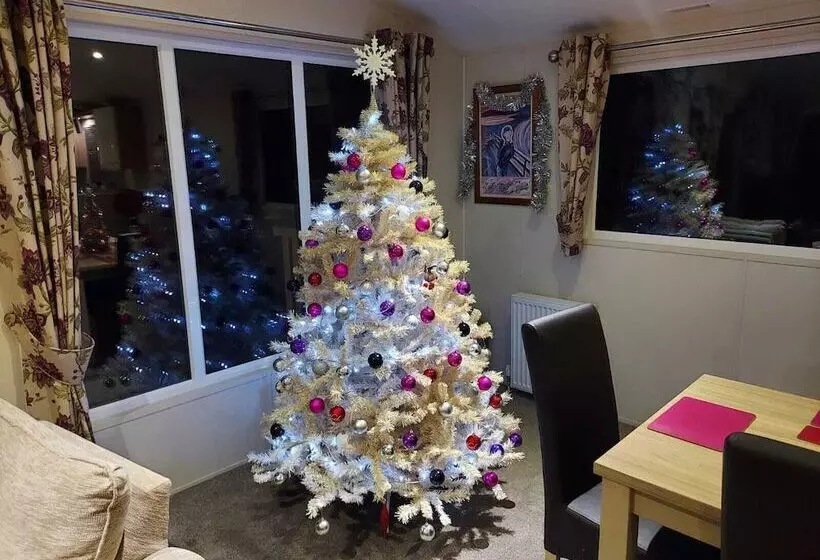 Hotelli Superb Detached Lodge Located On Skipsea Sands