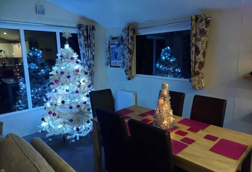 Hotel Superb Detached Lodge Located On Skipsea Sands