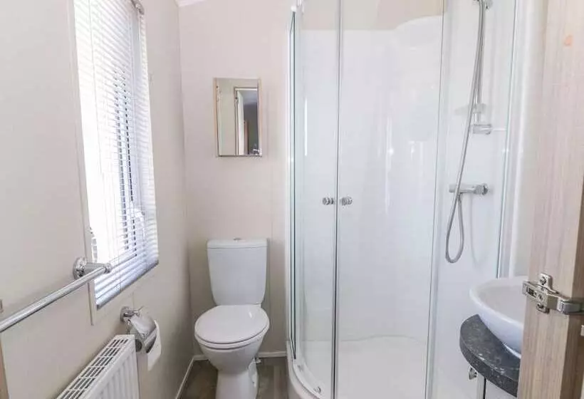 Hotelli Superb Detached Lodge Located On Skipsea Sands