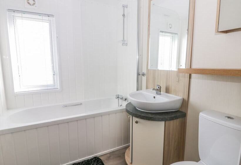 Hotel Superb Detached Lodge Located On Skipsea Sands