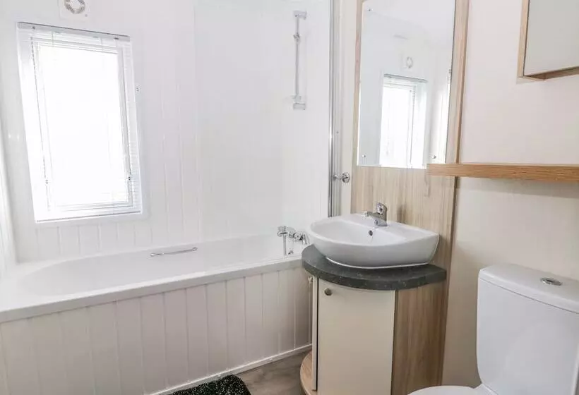 Hotelli Superb Detached Lodge Located On Skipsea Sands