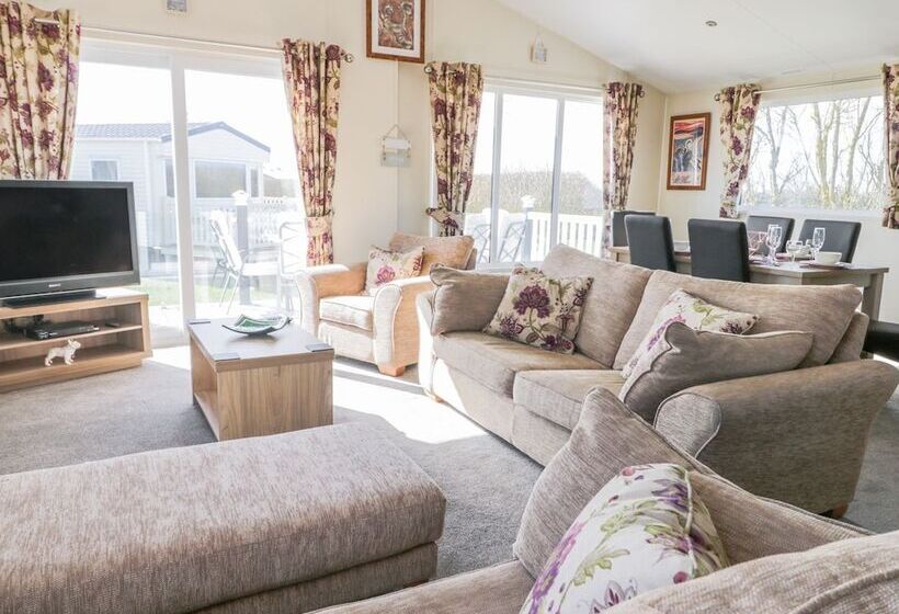 Hotel Superb Detached Lodge Located On Skipsea Sands