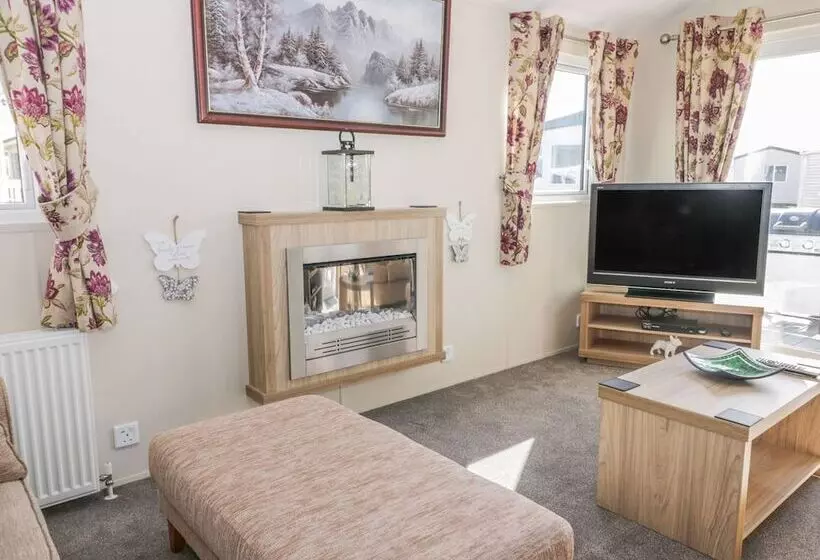 Hotelli Superb Detached Lodge Located On Skipsea Sands