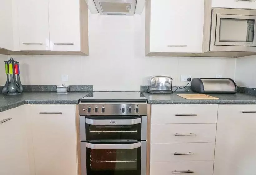 Hotelli Superb Detached Lodge Located On Skipsea Sands