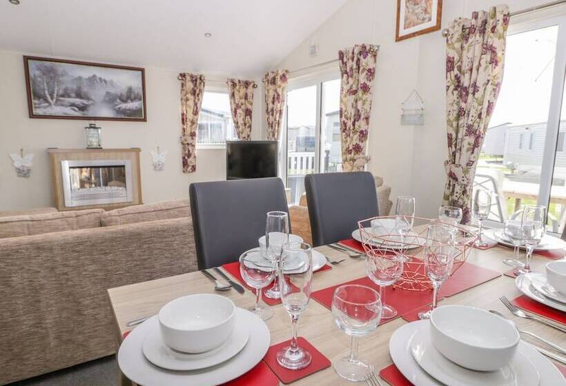 Hotel Superb Detached Lodge Located On Skipsea Sands