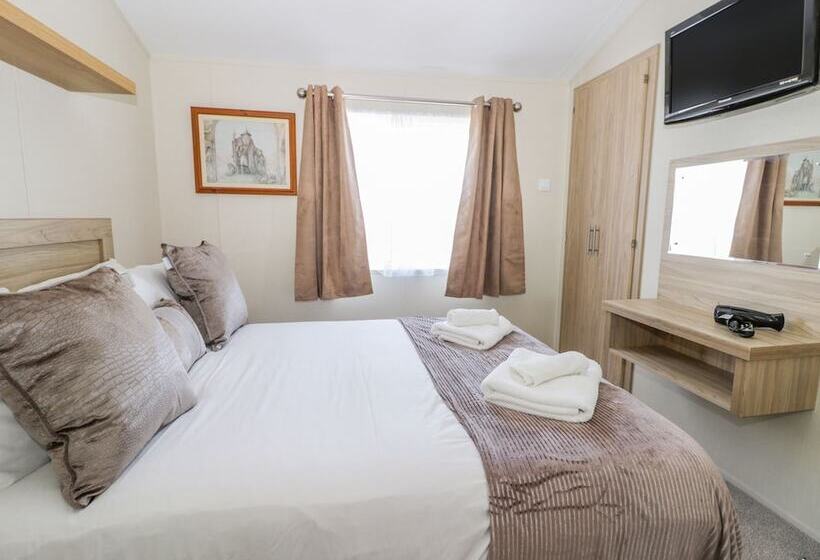 Hotel Superb Detached Lodge Located On Skipsea Sands