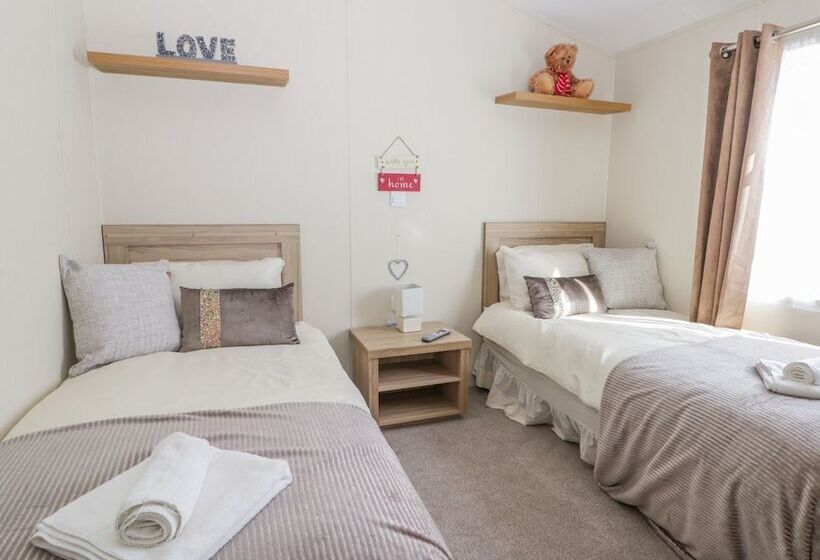 Hotel Superb Detached Lodge Located On Skipsea Sands