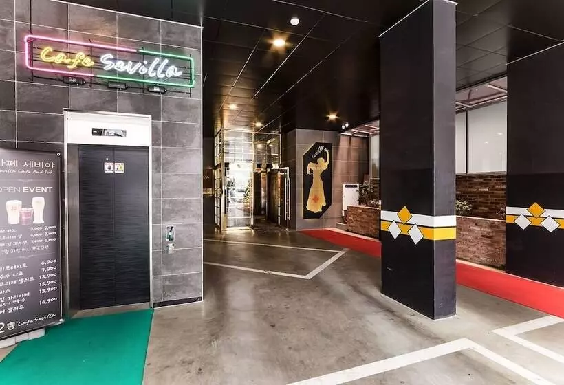 مُتل Pyeongtaek Seville