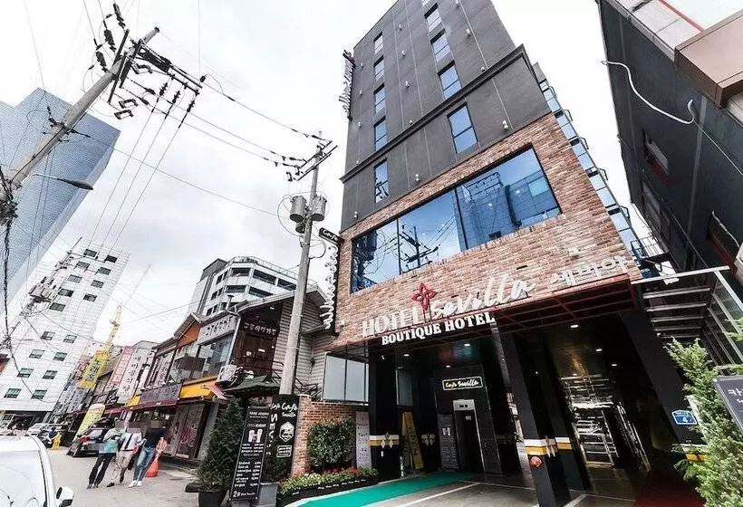مُتل Pyeongtaek Seville