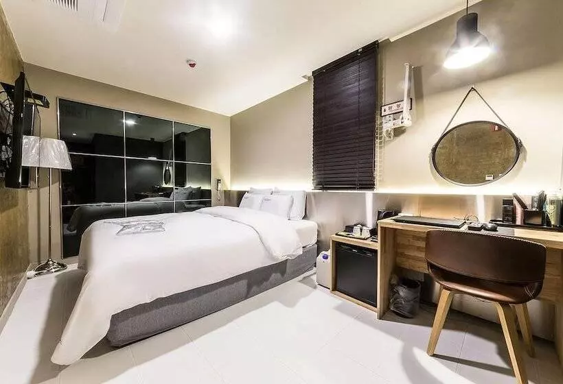 مُتل Pyeongtaek Seville