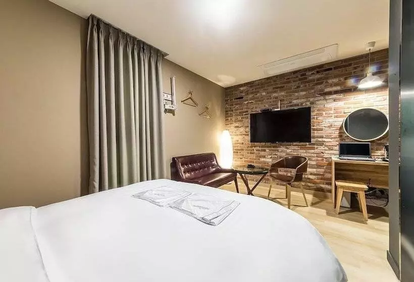 مُتل Pyeongtaek Seville