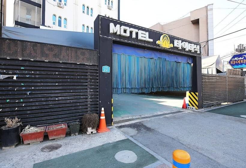 Nonsan Titanic Motel