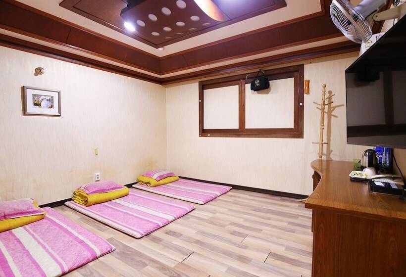 Nonsan Titanic Motel