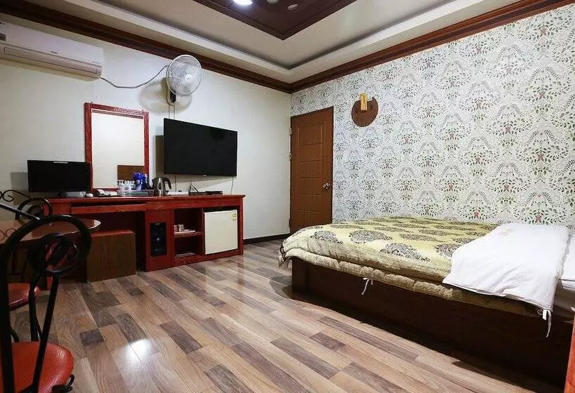 Nonsan Titanic Motel