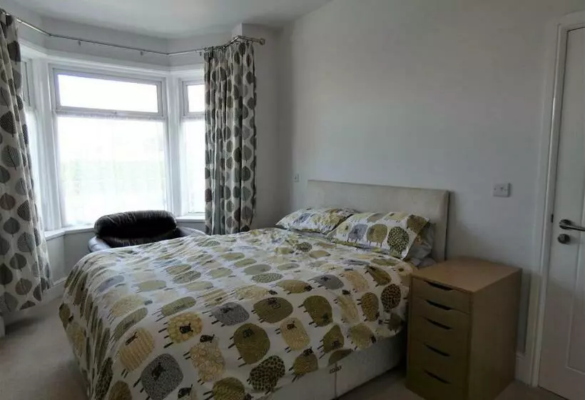 Majatalo Townhouse @ 33 Kinver Street Stoke