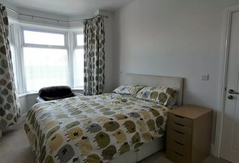 Majatalo Townhouse @ 33 Kinver Street Stoke