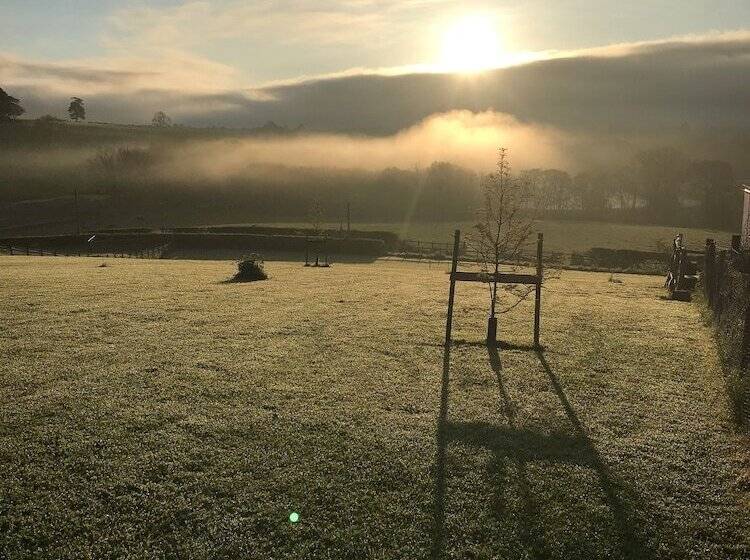 Romantic Shepherds Hut At Jacquies B And B