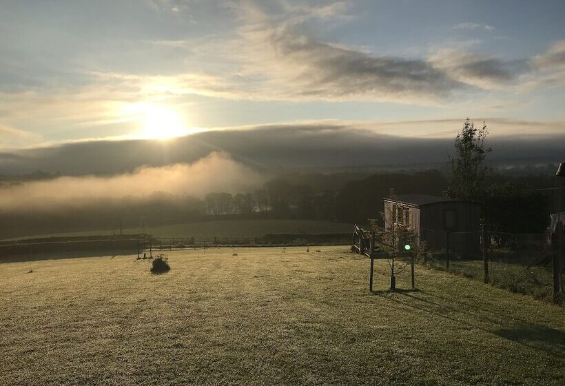 Romantic Shepherds Hut At Jacquies B And B