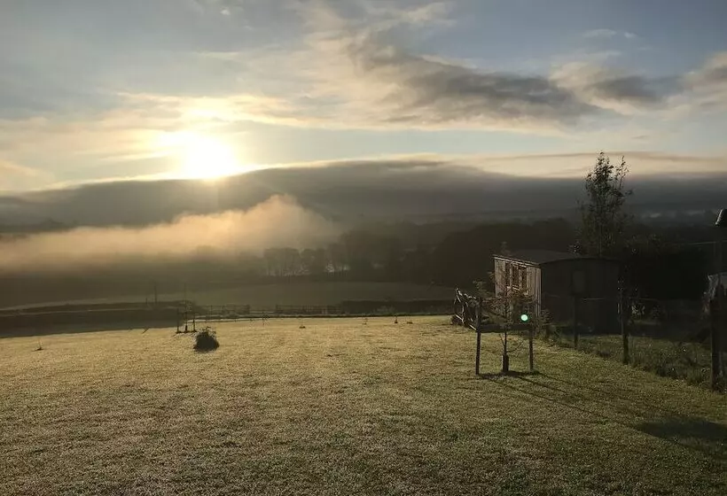 Romantic Shepherds Hut At Jacquies B And B