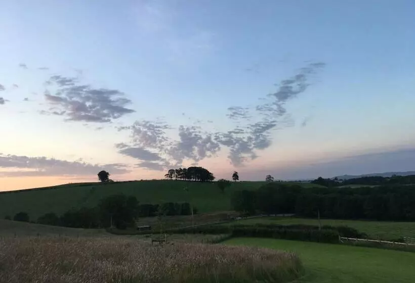 Romantic Shepherds Hut At Jacquies B And B