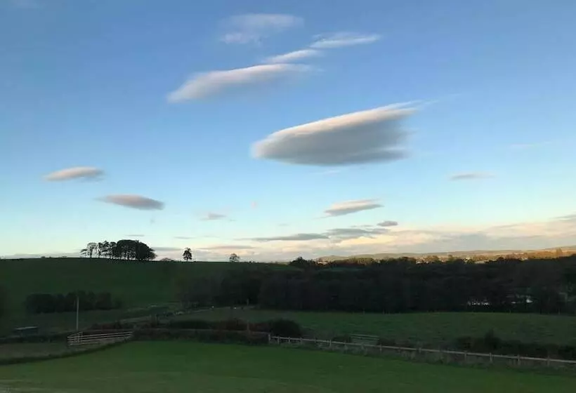 Romantic Shepherds Hut At Jacquies B And B