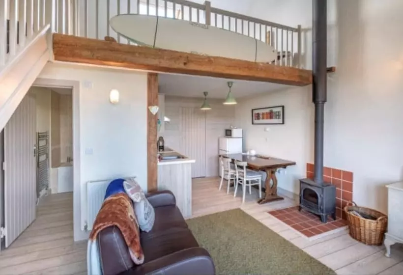 Surf Shack, 1 Bed Cottage, Sleeps 2, Pet Friendly