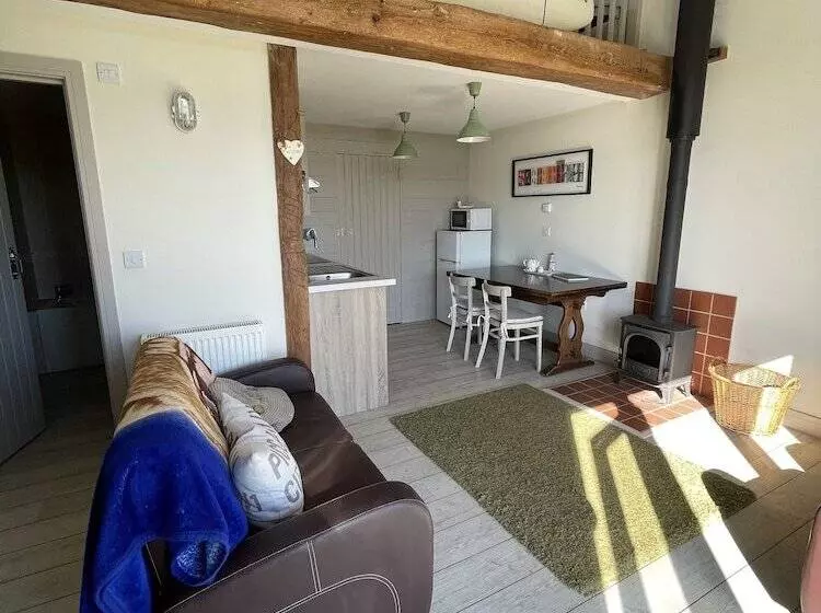 Surf Shack, 1 Bed Cottage, Sleeps 2, Pet Friendly