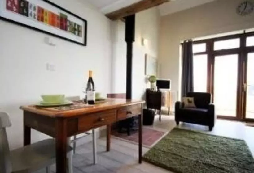 Surf Shack, 1 Bed Cottage, Sleeps 2, Pet Friendly