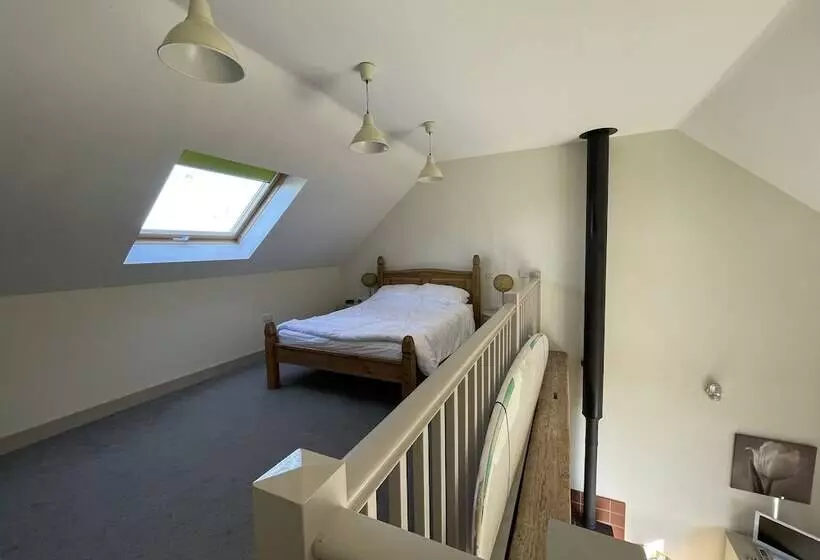 Surf Shack, 1 Bed Cottage, Sleeps 2, Pet Friendly