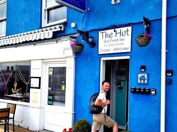 The Hut Sea Front Inn