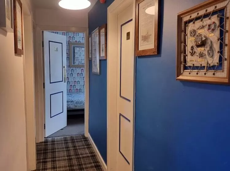 The Hut Sea Front Inn