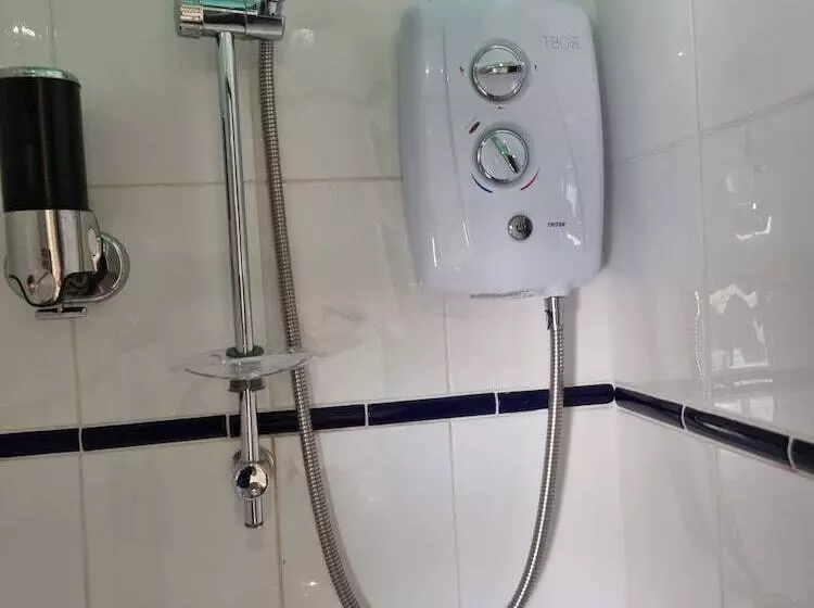 The Hut Sea Front Inn