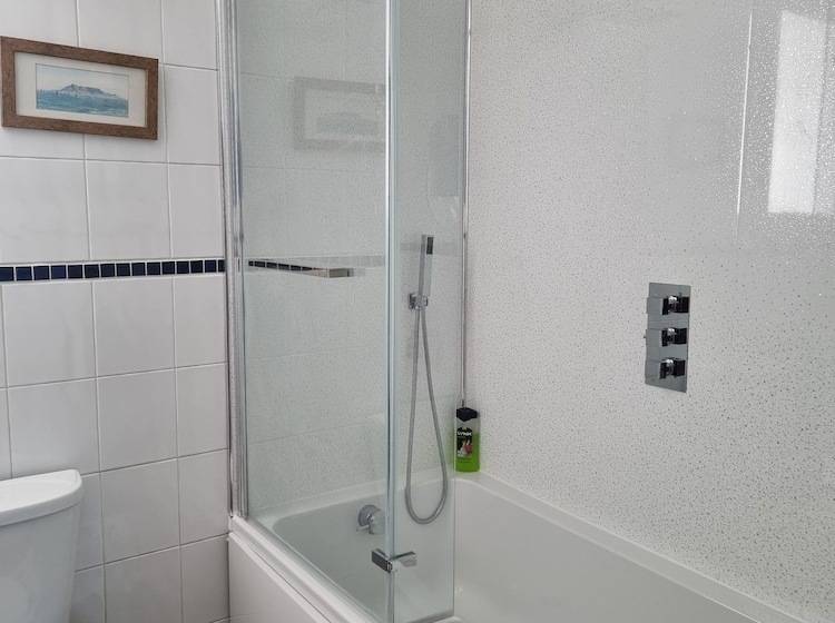 The Hut Sea Front Inn