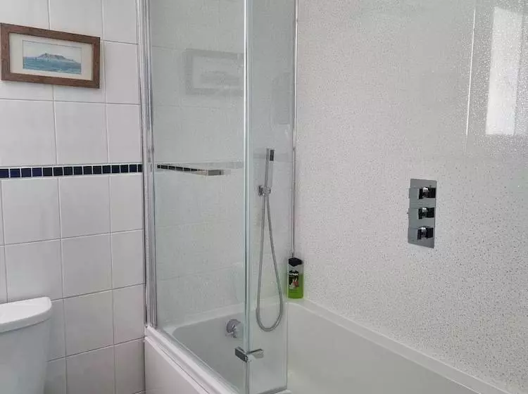 The Hut Sea Front Inn