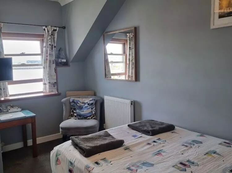 The Hut Sea Front Inn