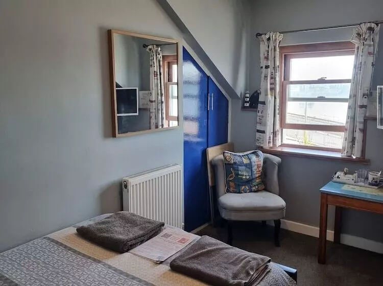 The Hut Sea Front Inn