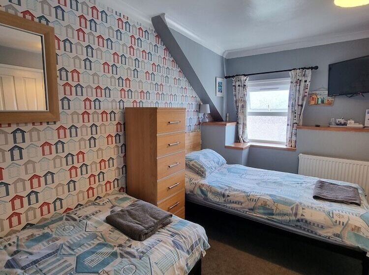 The Hut Sea Front Inn