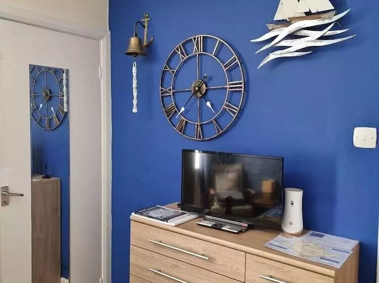 The Hut Sea Front Inn