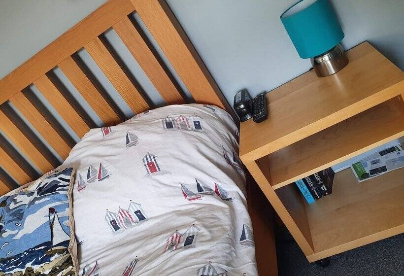 The Hut Sea Front Inn