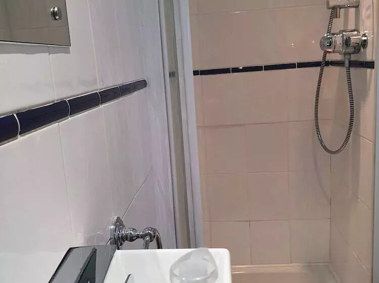 The Hut Sea Front Inn