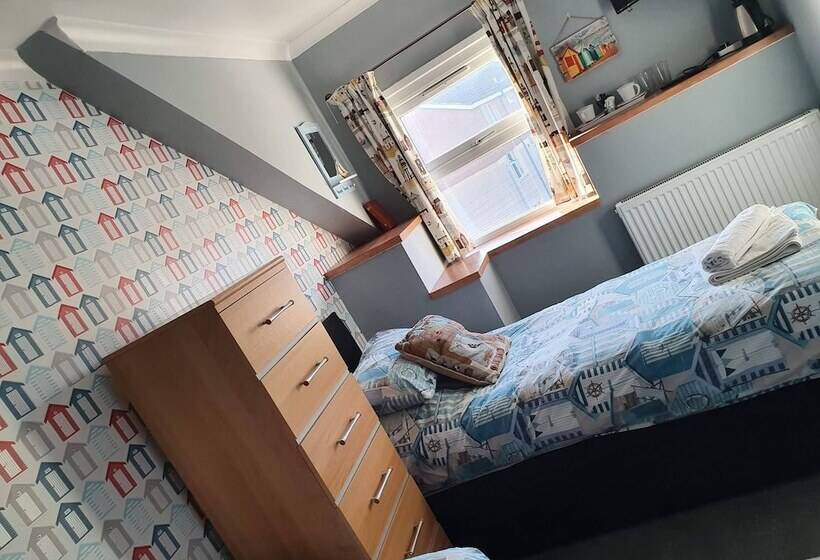 The Hut Sea Front Inn