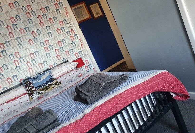 The Hut Sea Front Inn