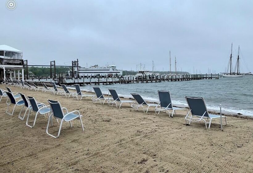 Vineyard Harbor Motel Private Beach