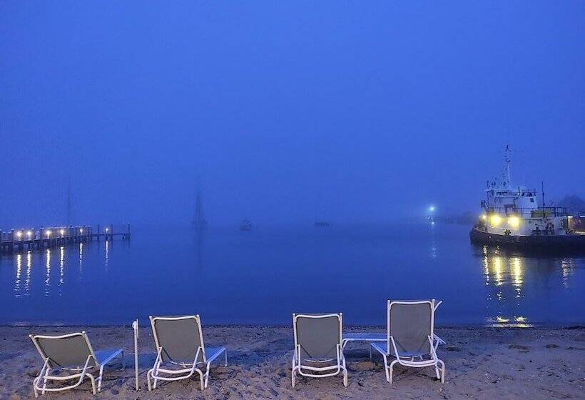 Vineyard Harbor Motel Private Beach