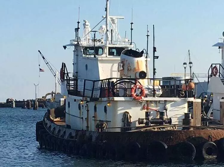 Vineyard Harbor Motel   Private Beach