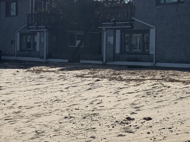 Vineyard Harbor Motel Private Beach