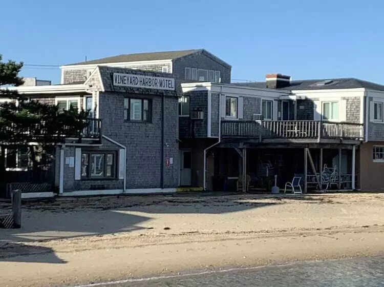 Vineyard Harbor Motel   Private Beach